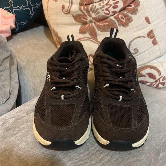 Women’s Avia Sneakers - Picture 7 of 8